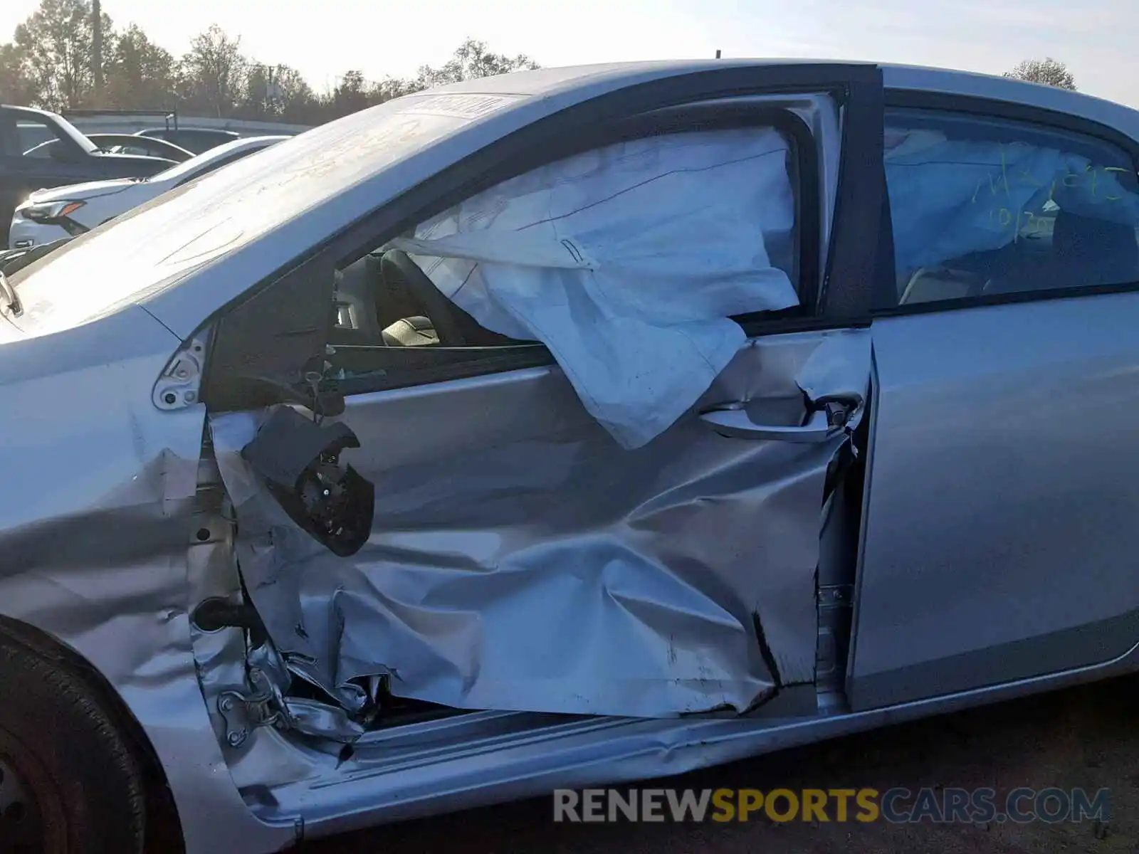 9 Photograph of a damaged car 5YFBURHE9KP941084 TOYOTA COROLLA 2019