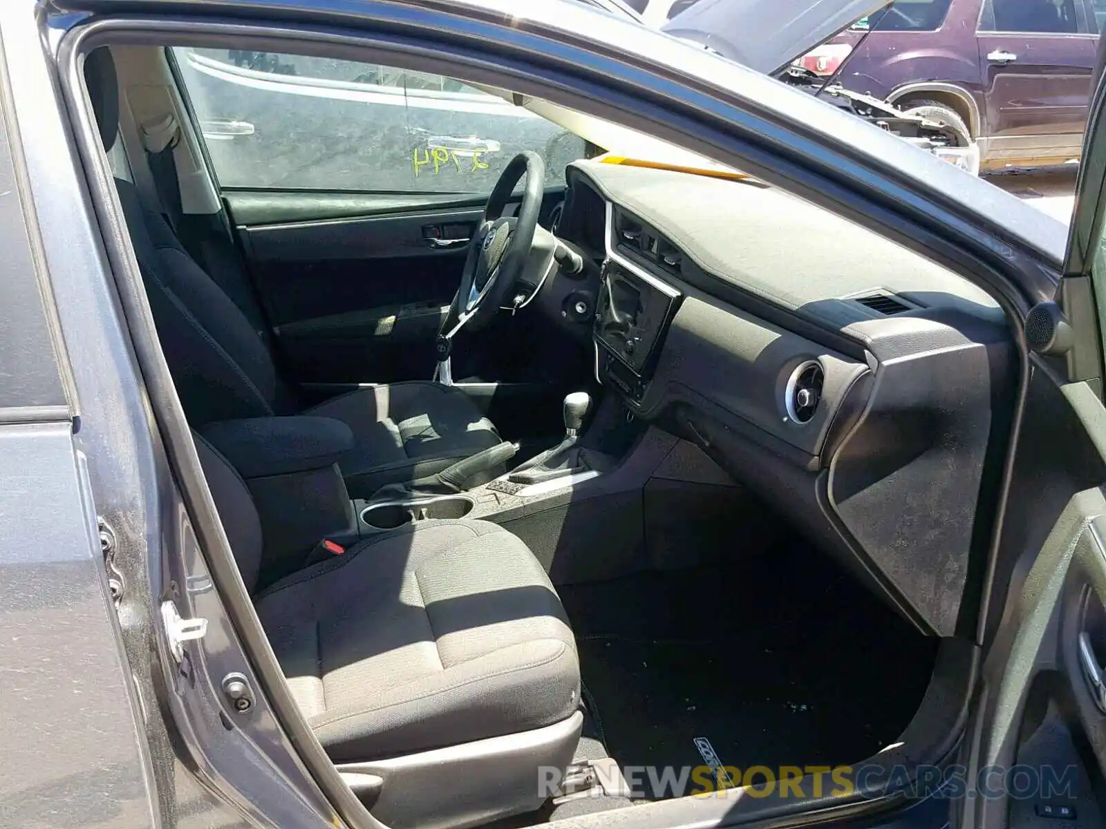 5 Photograph of a damaged car 5YFBURHE9KP941229 TOYOTA COROLLA 2019