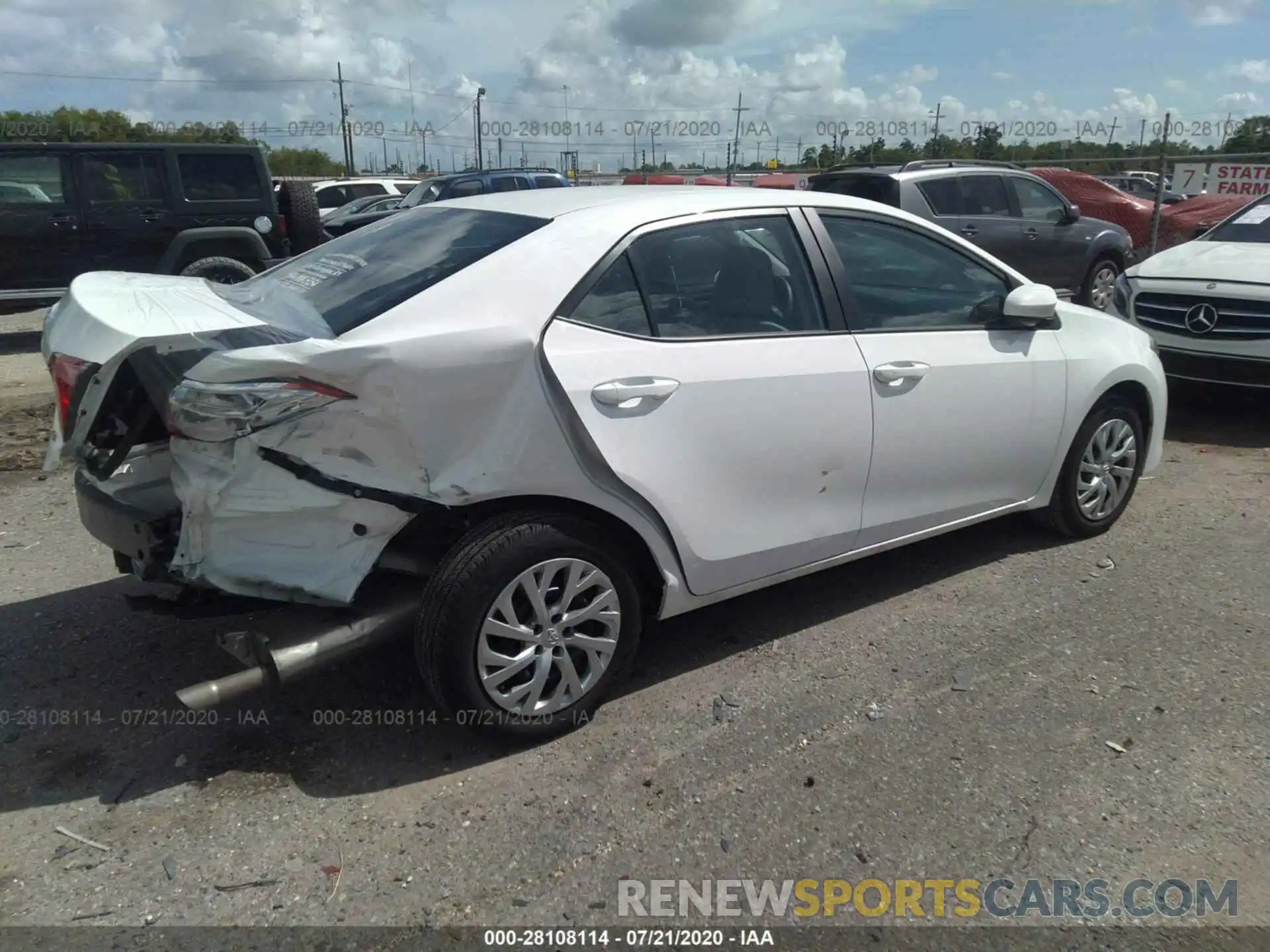 4 Photograph of a damaged car 5YFBURHE9KP945362 TOYOTA COROLLA 2019