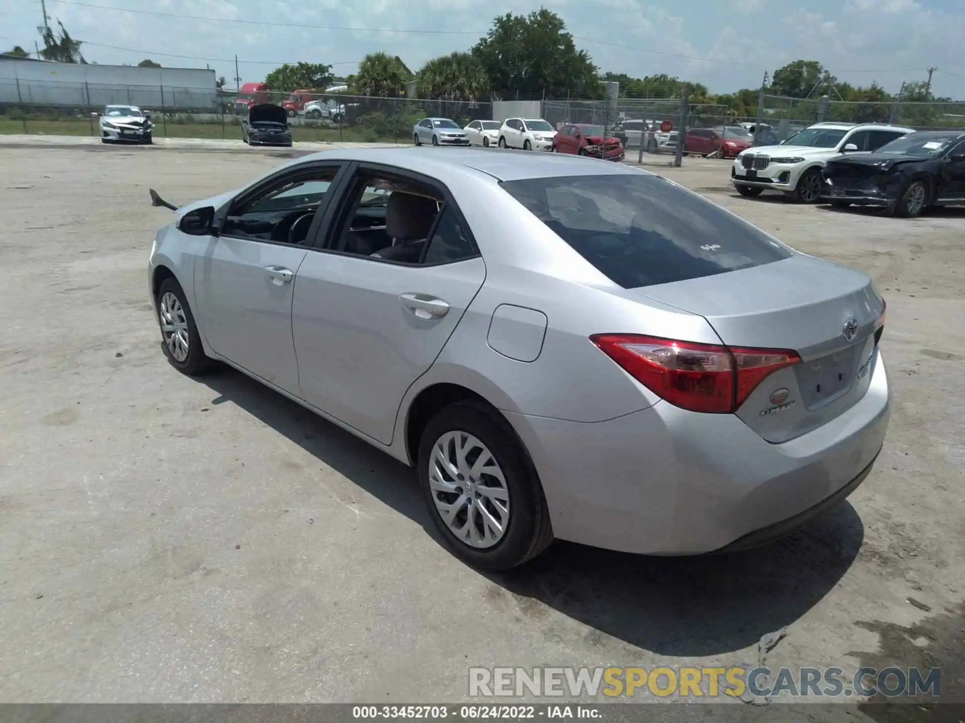 3 Photograph of a damaged car 5YFBURHE9KP945815 TOYOTA COROLLA 2019