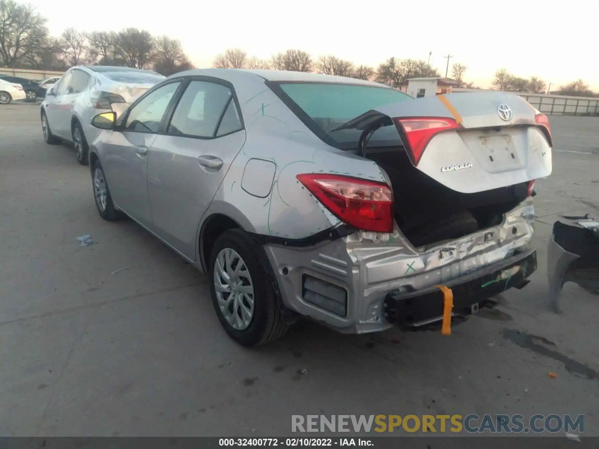 3 Photograph of a damaged car 5YFBURHE9KP946074 TOYOTA COROLLA 2019