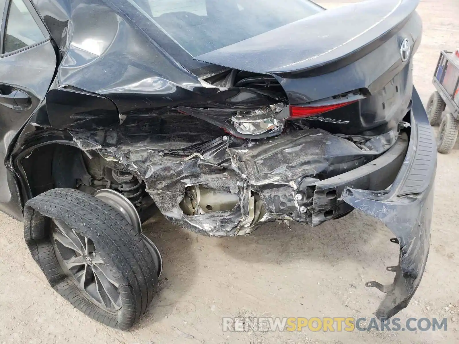 9 Photograph of a damaged car 5YFBURHEXKP856660 TOYOTA COROLLA 2019