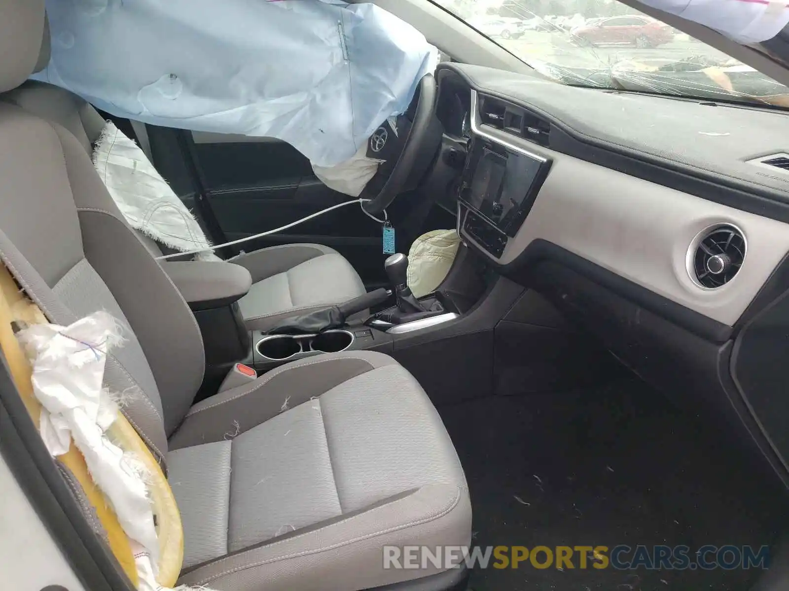 5 Photograph of a damaged car 5YFBURHEXKP858327 TOYOTA COROLLA 2019