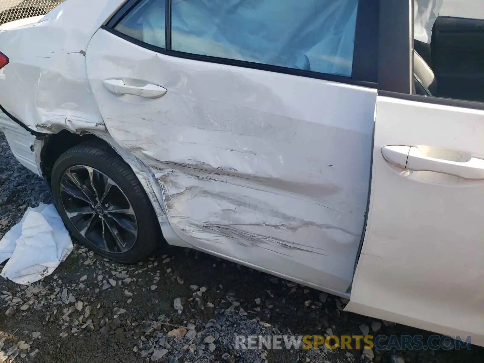 9 Photograph of a damaged car 5YFBURHEXKP858408 TOYOTA COROLLA 2019