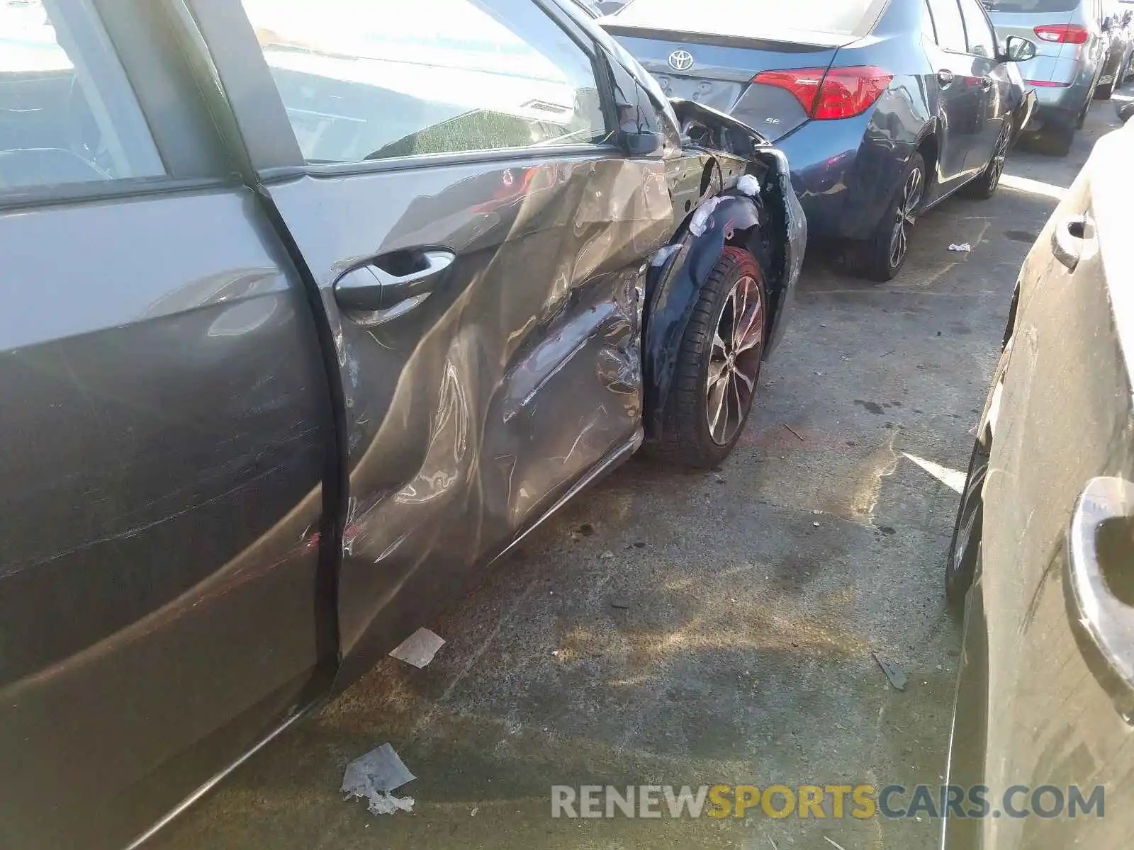 9 Photograph of a damaged car 5YFBURHEXKP858733 TOYOTA COROLLA 2019