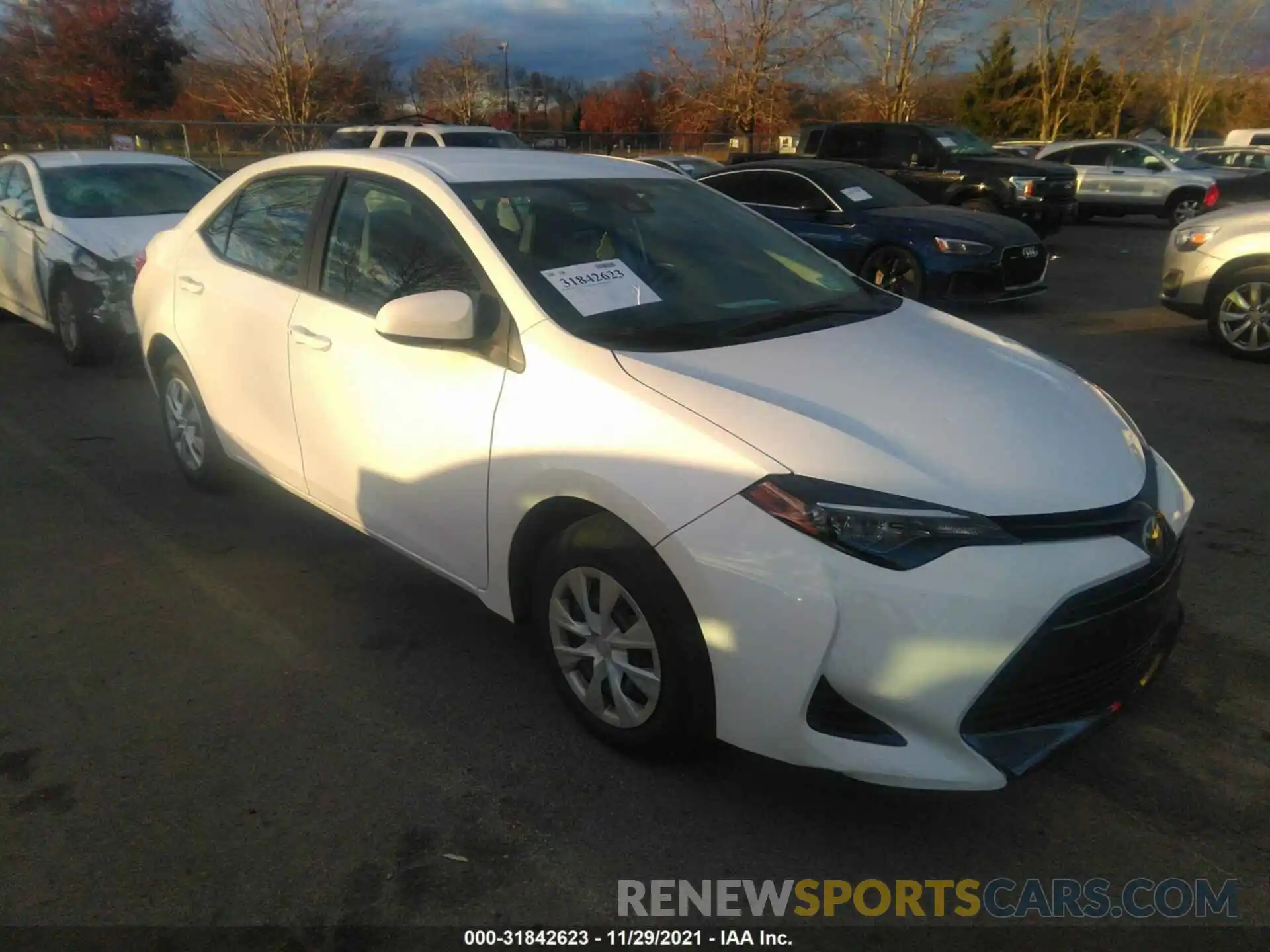 1 Photograph of a damaged car 5YFBURHEXKP861261 TOYOTA COROLLA 2019