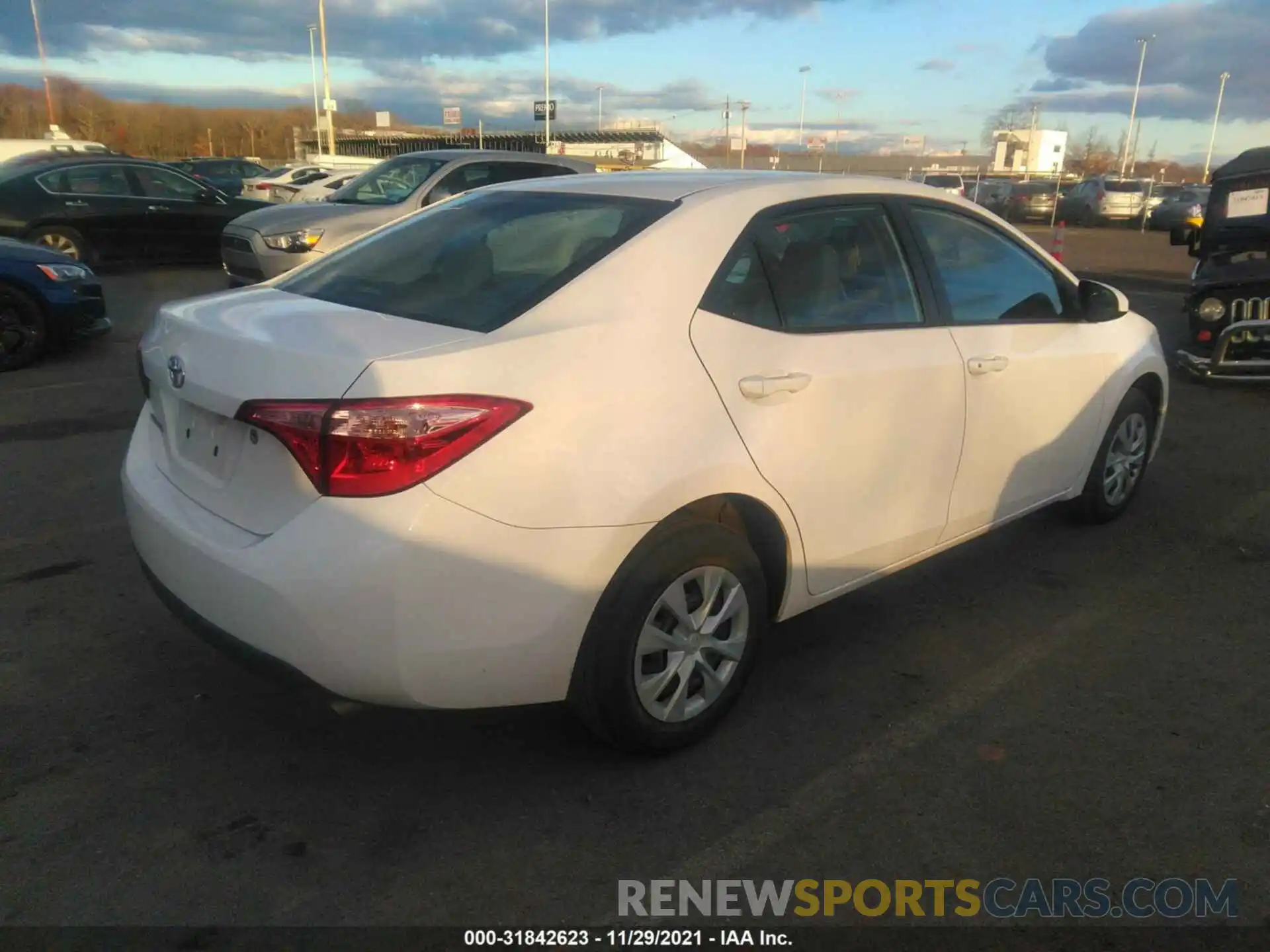 4 Photograph of a damaged car 5YFBURHEXKP861261 TOYOTA COROLLA 2019