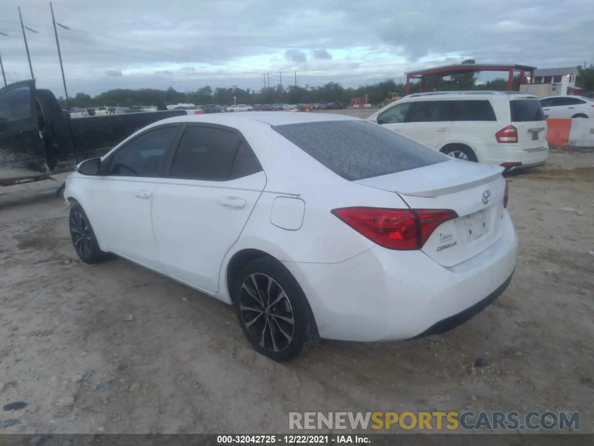 3 Photograph of a damaged car 5YFBURHEXKP861809 TOYOTA COROLLA 2019