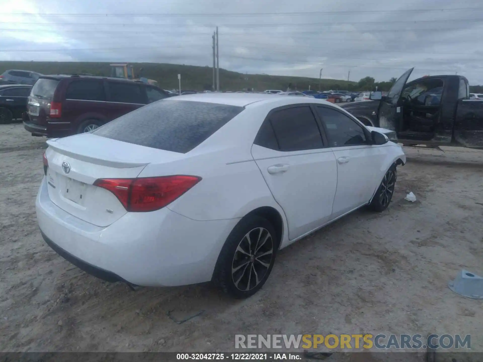 4 Photograph of a damaged car 5YFBURHEXKP861809 TOYOTA COROLLA 2019