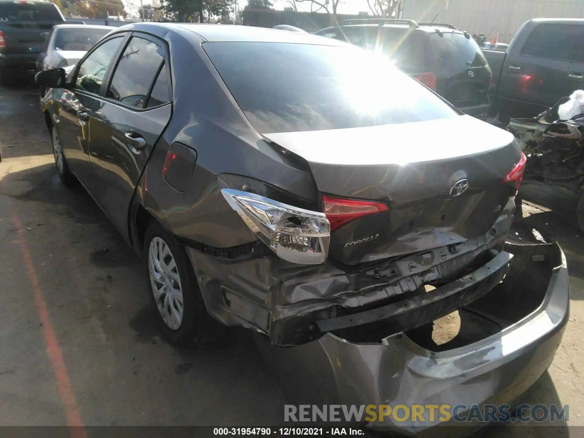 3 Photograph of a damaged car 5YFBURHEXKP863012 TOYOTA COROLLA 2019