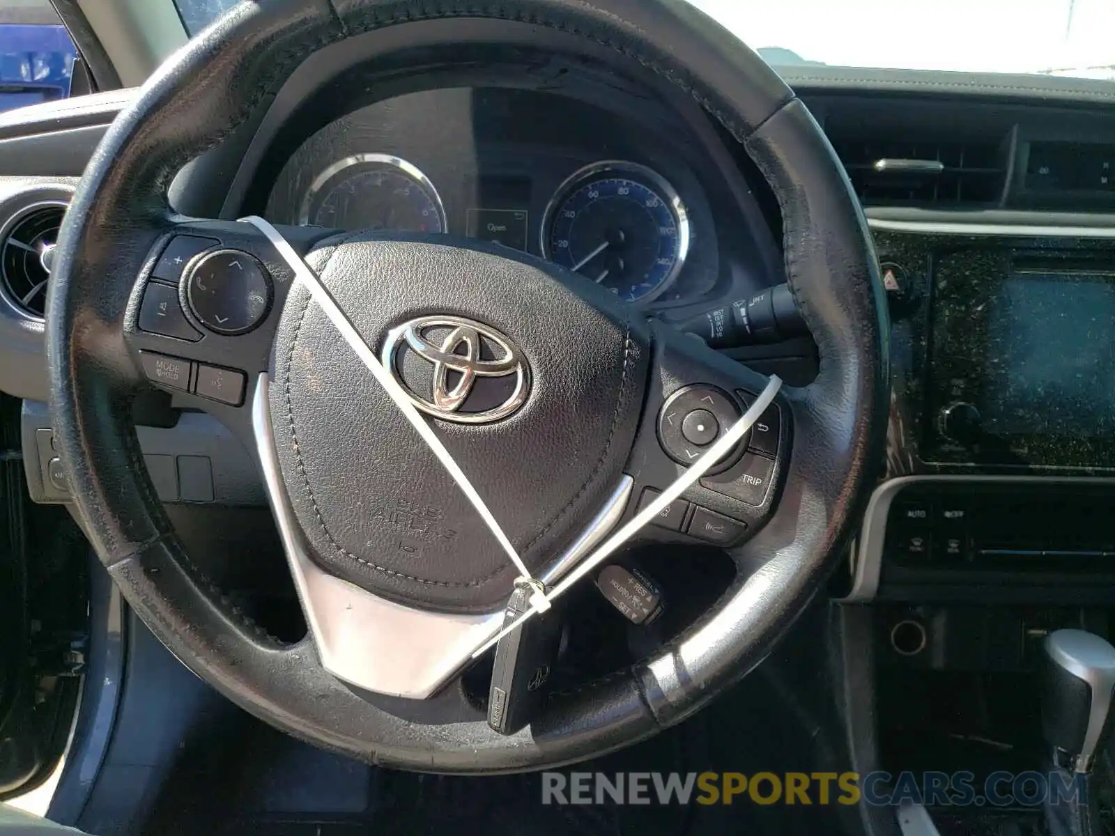 9 Photograph of a damaged car 5YFBURHEXKP863446 TOYOTA COROLLA 2019