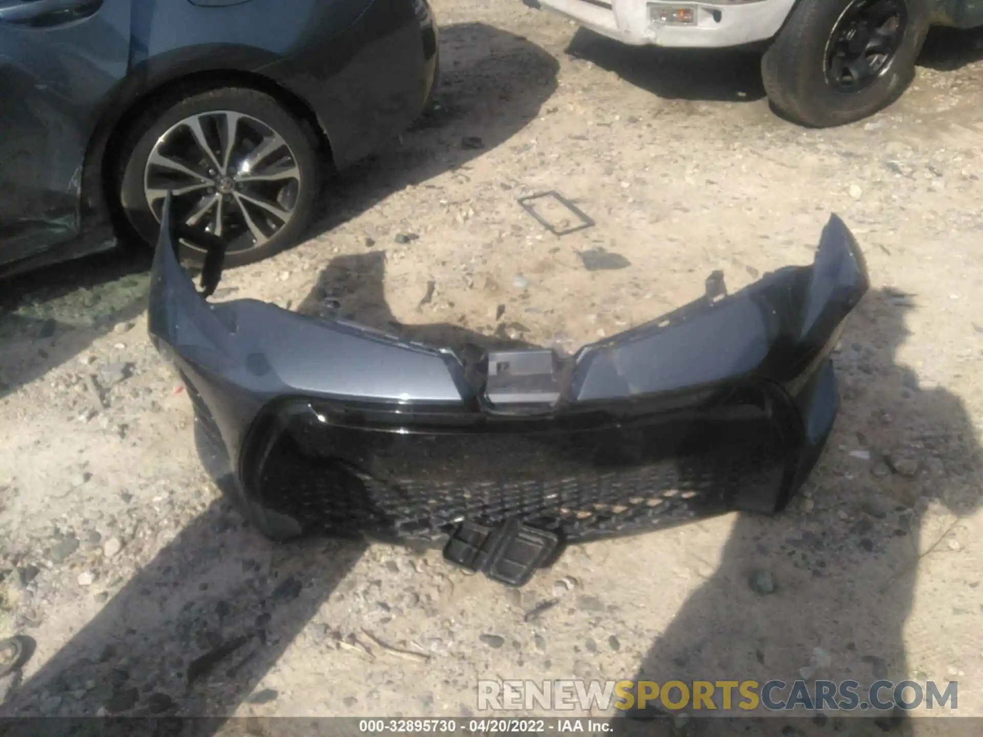 12 Photograph of a damaged car 5YFBURHEXKP864547 TOYOTA COROLLA 2019