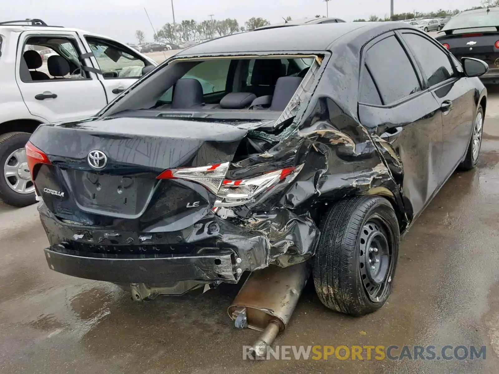 4 Photograph of a damaged car 5YFBURHEXKP865116 TOYOTA COROLLA 2019