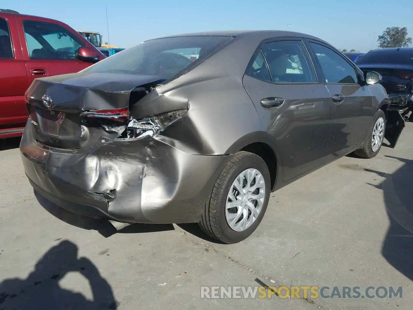 4 Photograph of a damaged car 5YFBURHEXKP866380 TOYOTA COROLLA 2019