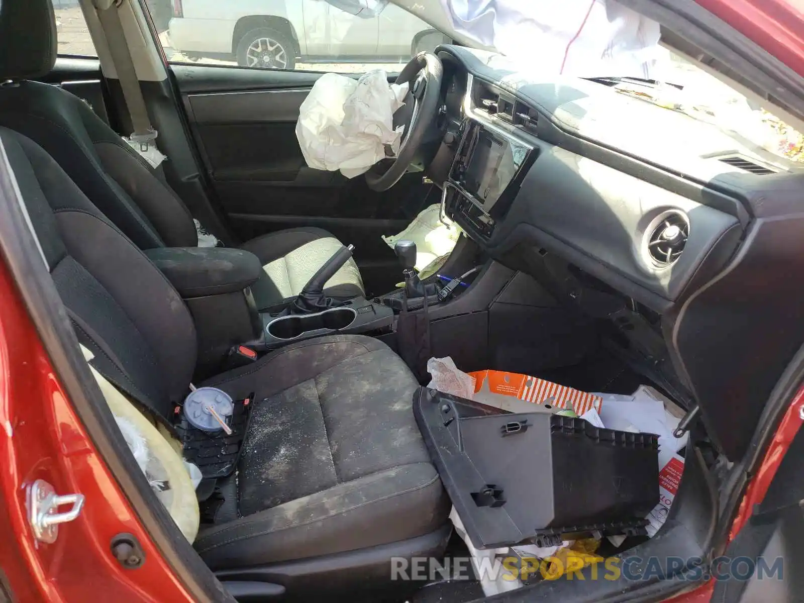 5 Photograph of a damaged car 5YFBURHEXKP866489 TOYOTA COROLLA 2019