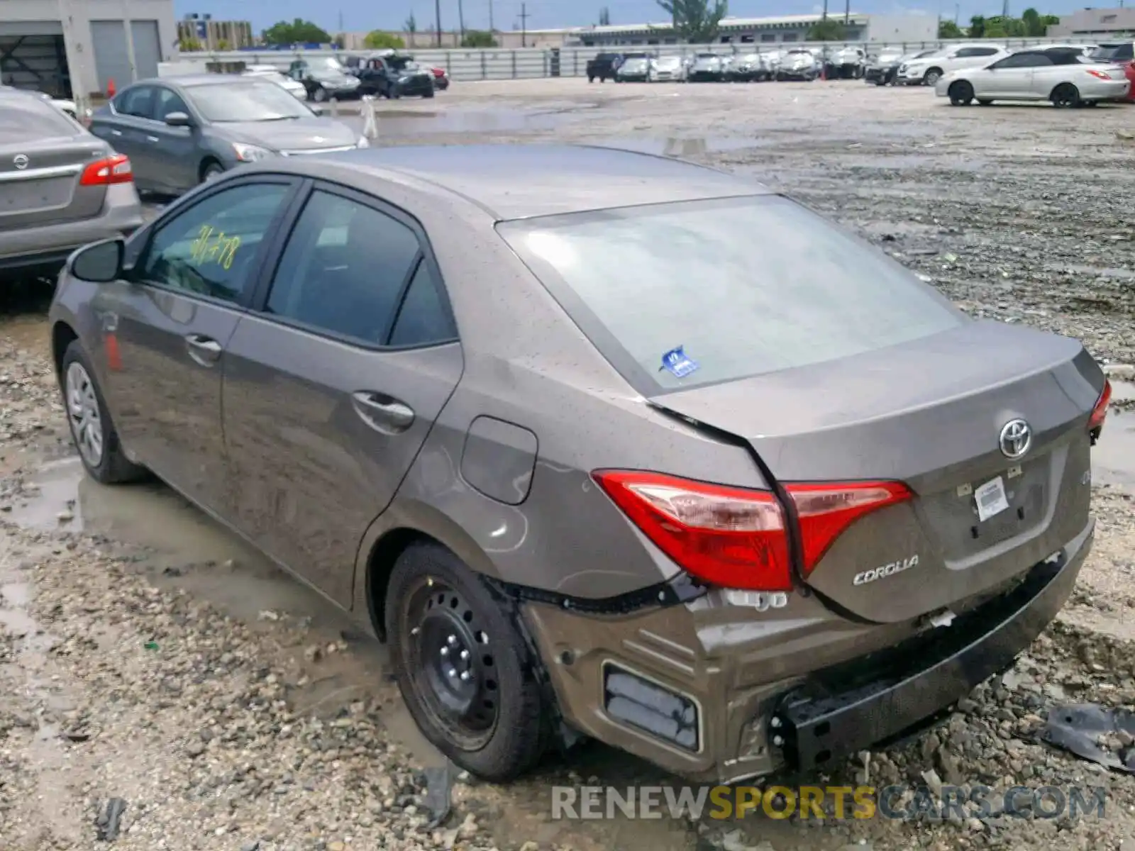 3 Photograph of a damaged car 5YFBURHEXKP866671 TOYOTA COROLLA 2019