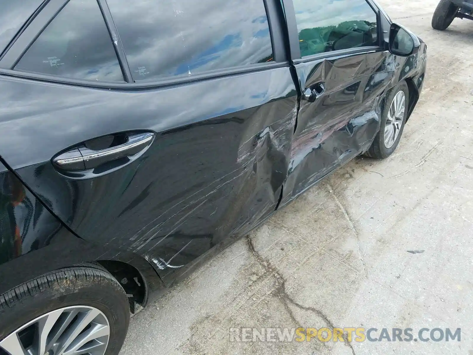 9 Photograph of a damaged car 5YFBURHEXKP866816 TOYOTA COROLLA 2019