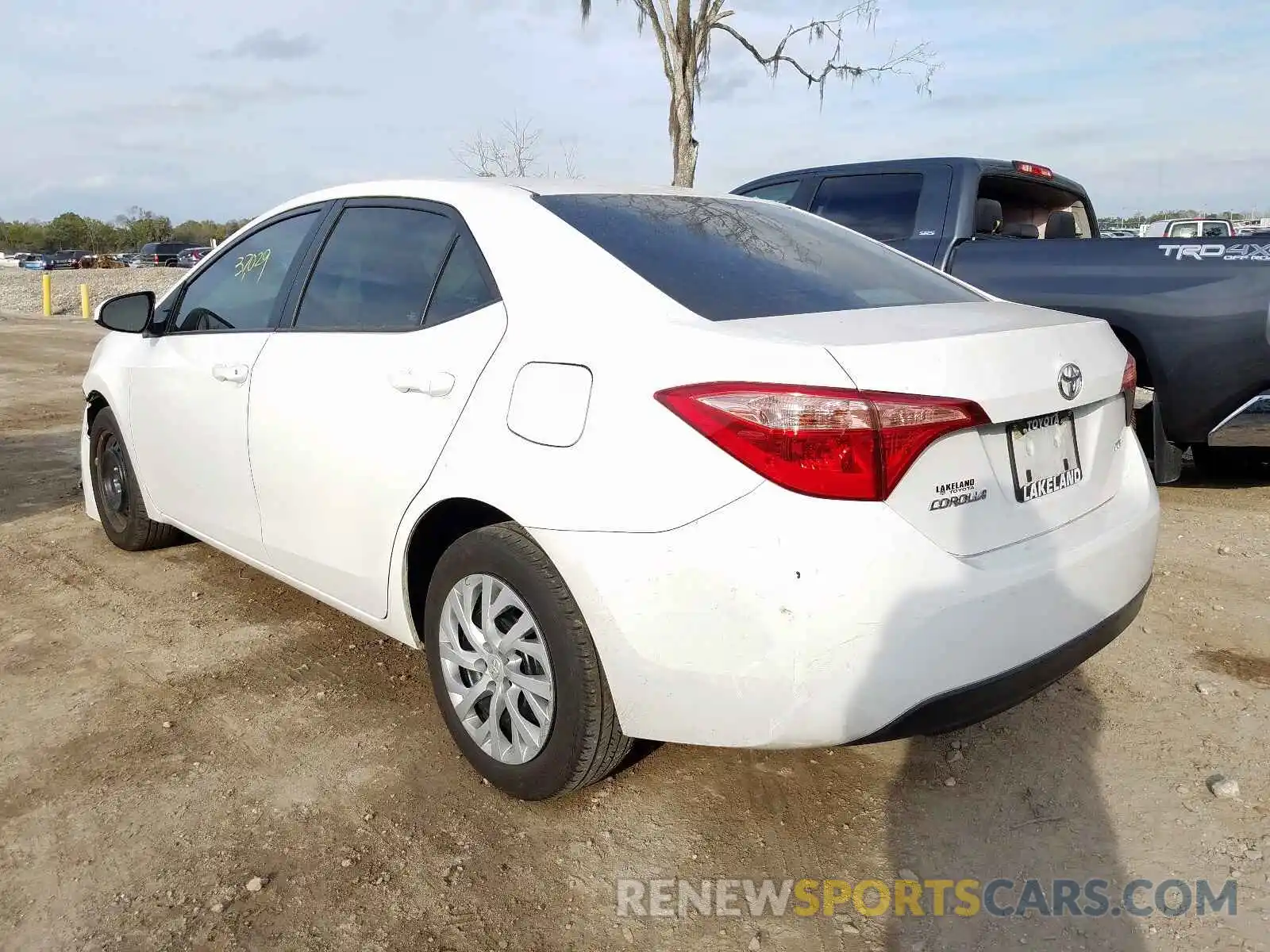 3 Photograph of a damaged car 5YFBURHEXKP867707 TOYOTA COROLLA 2019