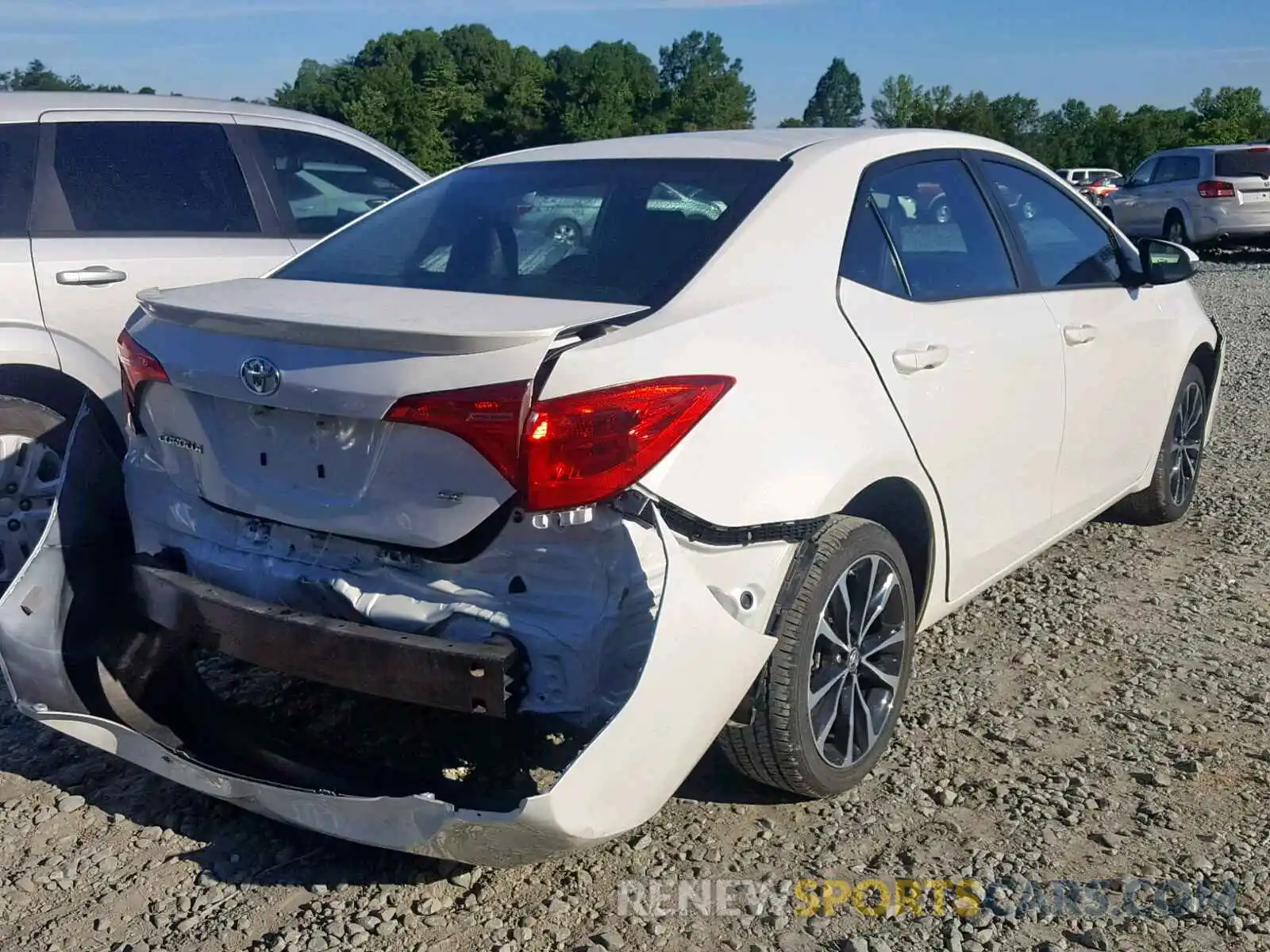 4 Photograph of a damaged car 5YFBURHEXKP870283 TOYOTA COROLLA 2019