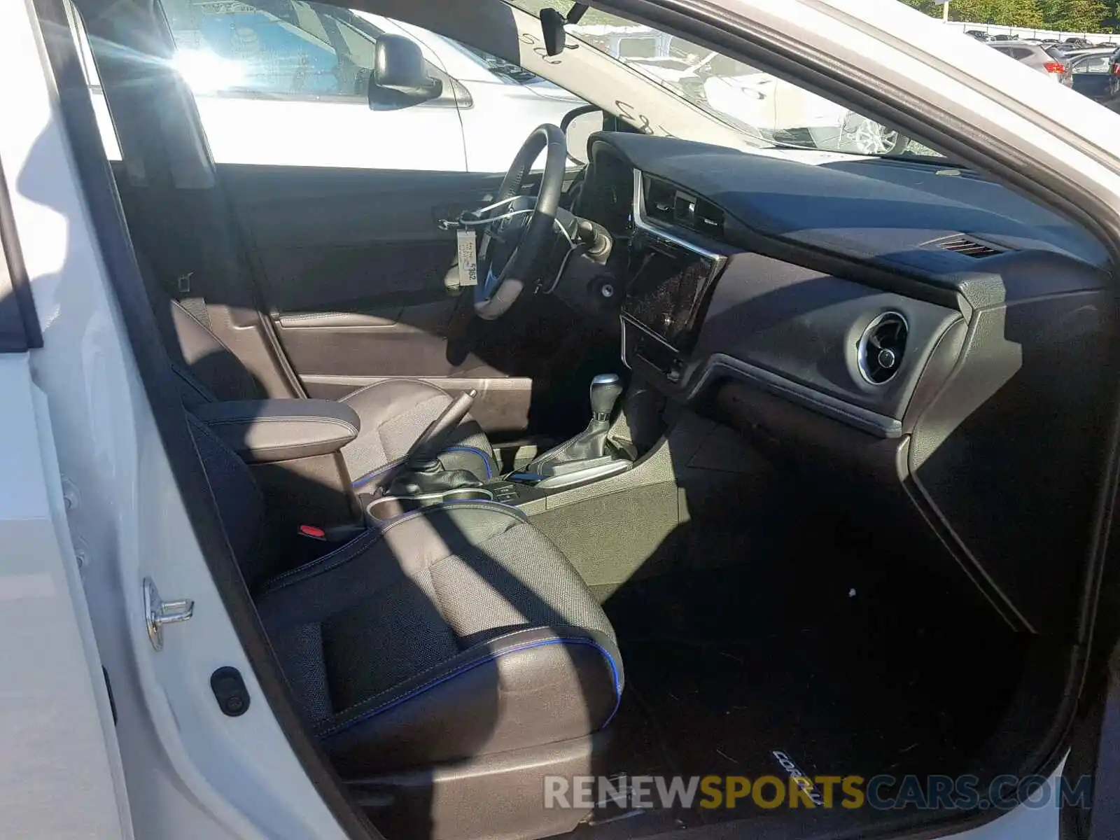 5 Photograph of a damaged car 5YFBURHEXKP870283 TOYOTA COROLLA 2019