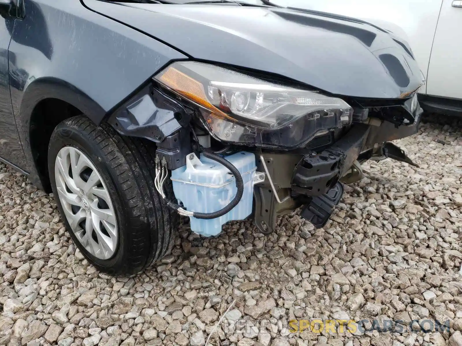 9 Photograph of a damaged car 5YFBURHEXKP870865 TOYOTA COROLLA 2019