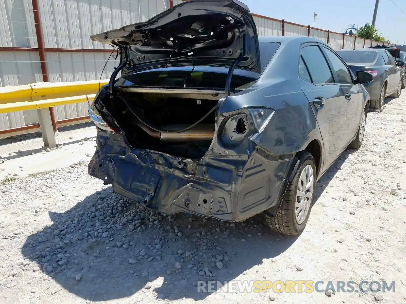 4 Photograph of a damaged car 5YFBURHEXKP871112 TOYOTA COROLLA 2019