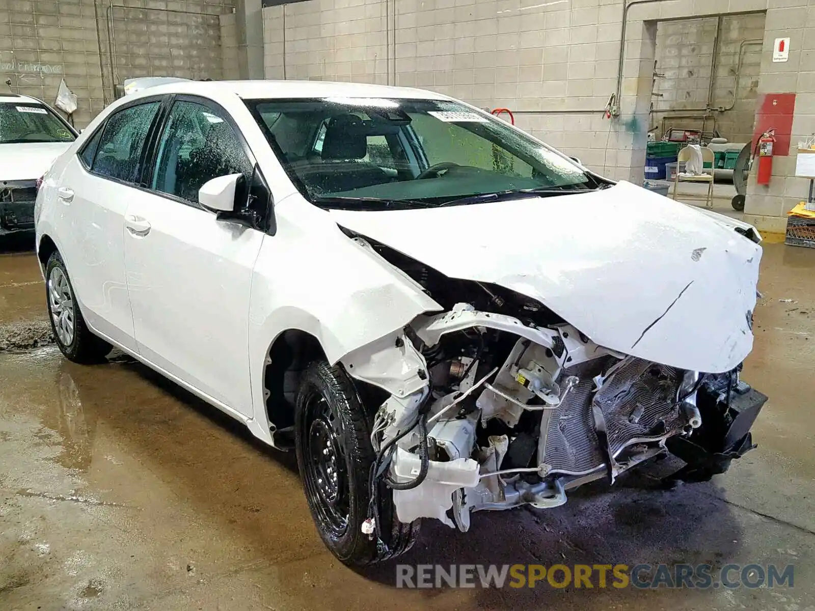 1 Photograph of a damaged car 5YFBURHEXKP871563 TOYOTA COROLLA 2019