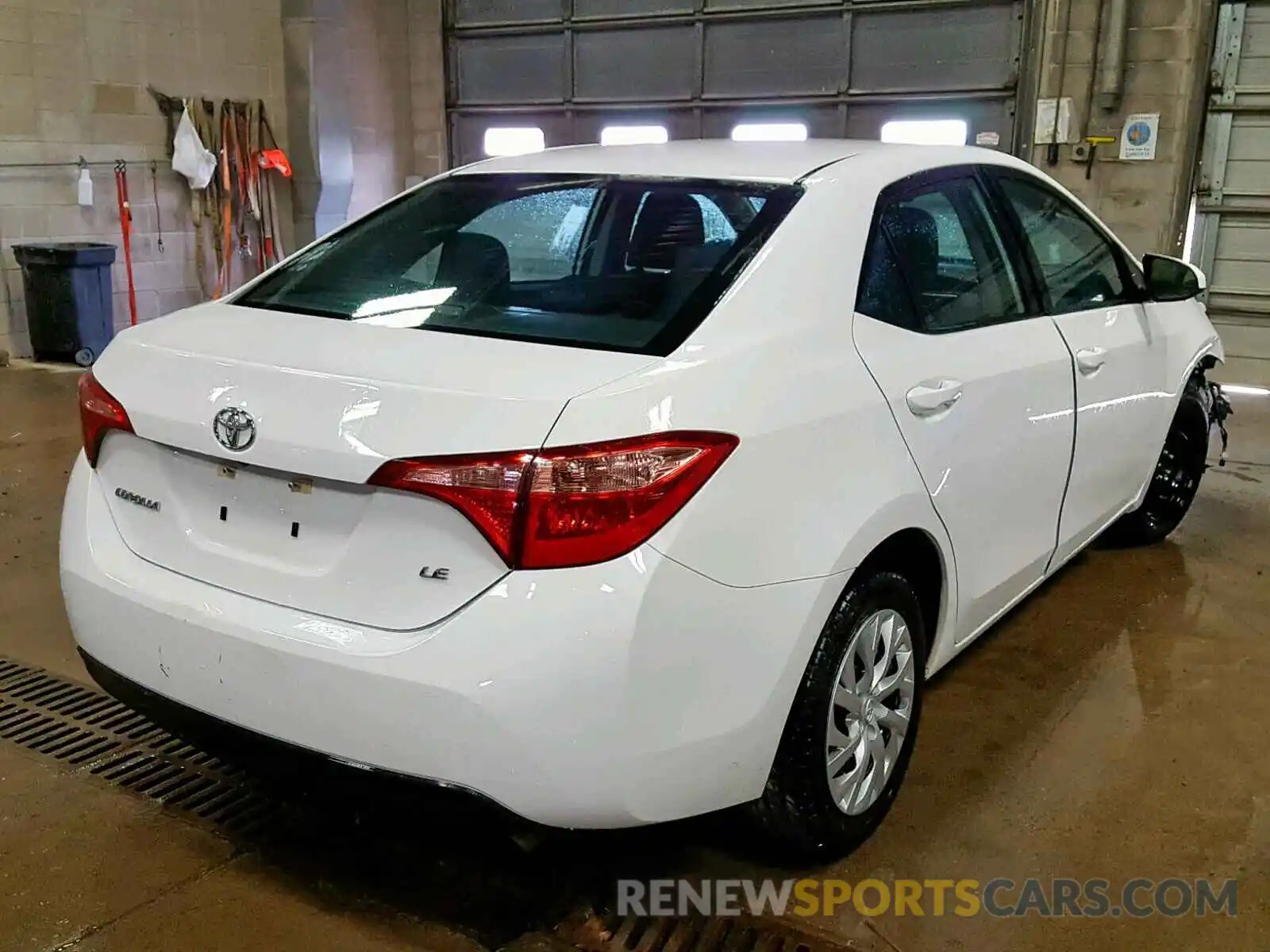 4 Photograph of a damaged car 5YFBURHEXKP871563 TOYOTA COROLLA 2019