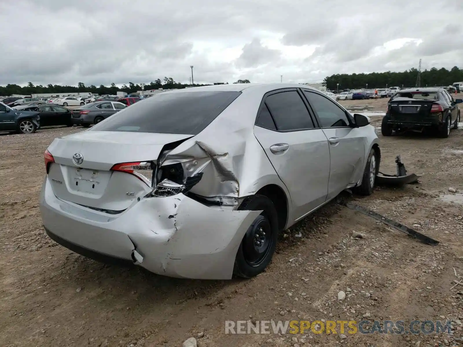 4 Photograph of a damaged car 5YFBURHEXKP871627 TOYOTA COROLLA 2019