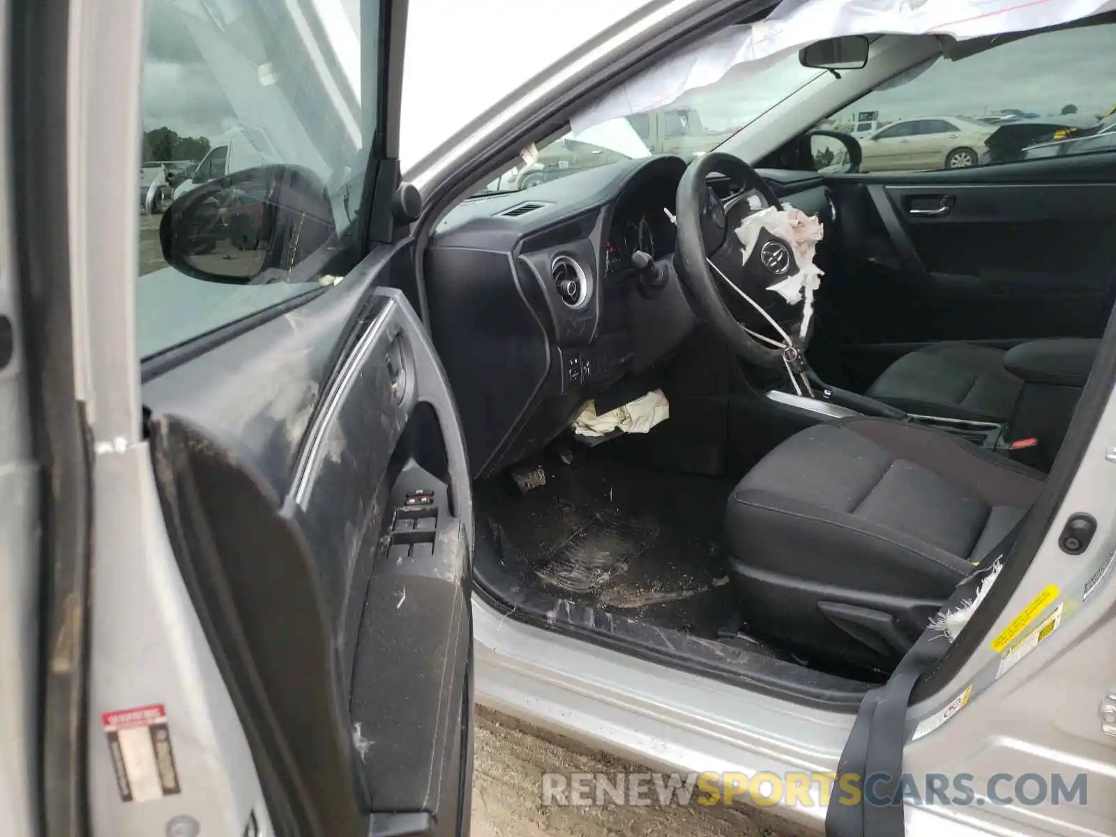 9 Photograph of a damaged car 5YFBURHEXKP871627 TOYOTA COROLLA 2019