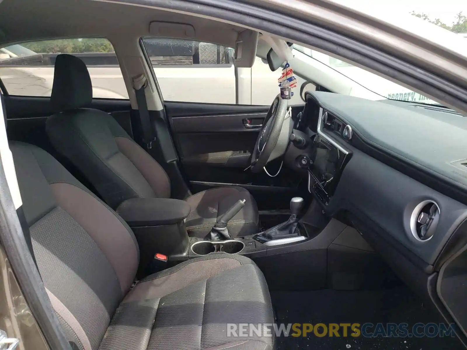 5 Photograph of a damaged car 5YFBURHEXKP875712 TOYOTA COROLLA 2019