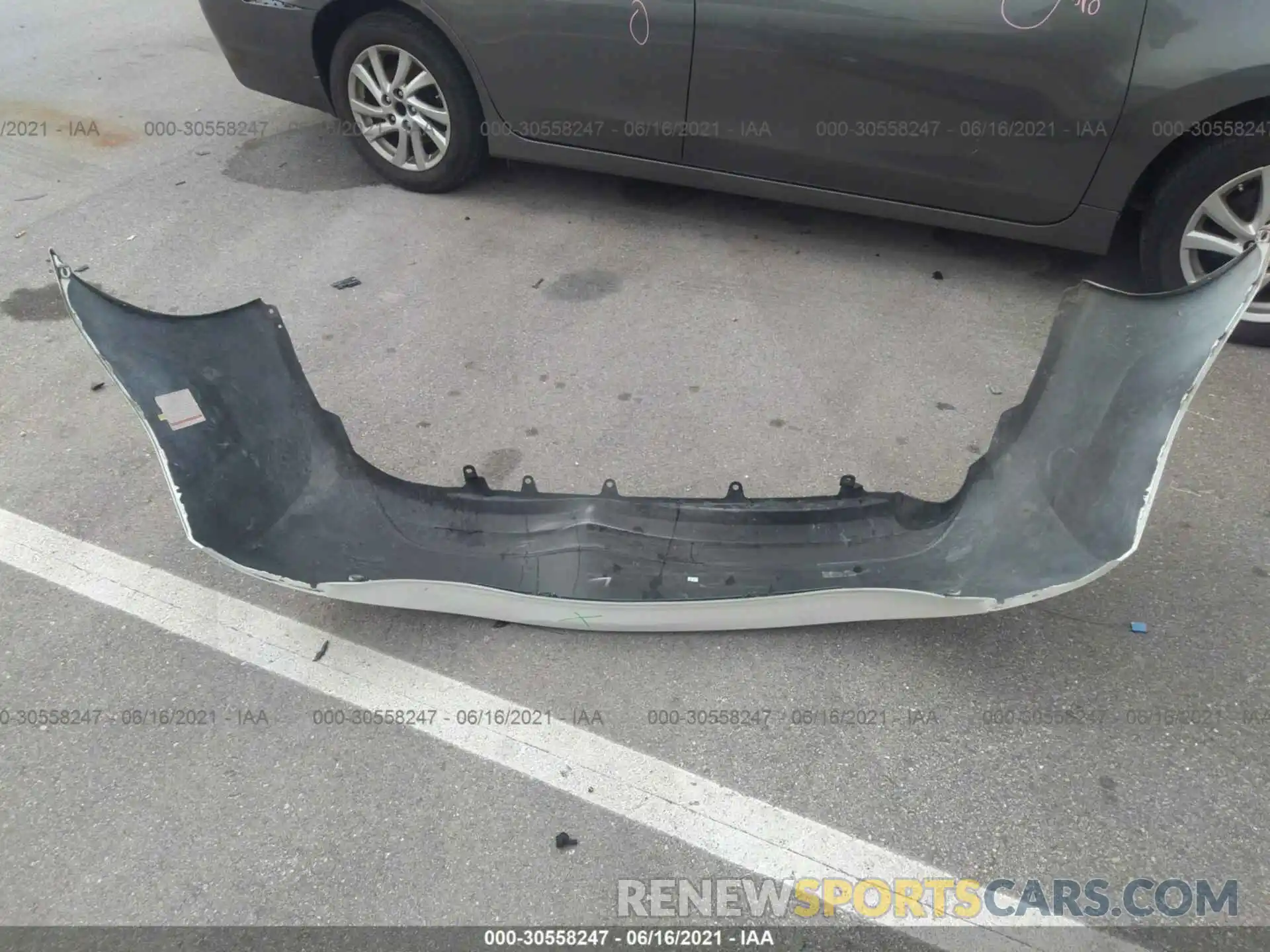 12 Photograph of a damaged car 5YFBURHEXKP877542 TOYOTA COROLLA 2019