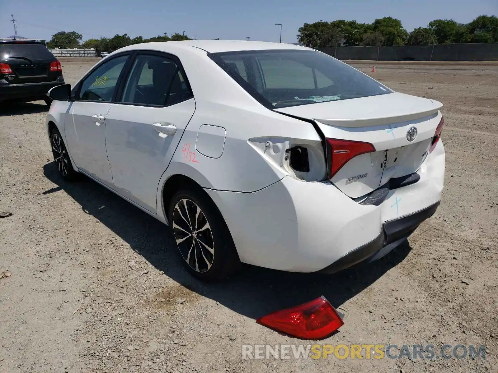 3 Photograph of a damaged car 5YFBURHEXKP878335 TOYOTA COROLLA 2019