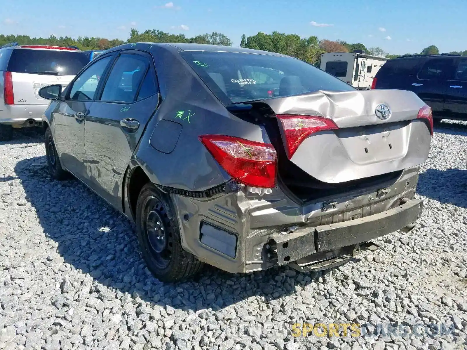 3 Photograph of a damaged car 5YFBURHEXKP879095 TOYOTA COROLLA 2019