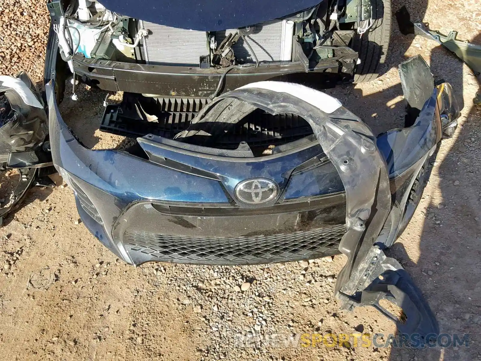 9 Photograph of a damaged car 5YFBURHEXKP880196 TOYOTA COROLLA 2019