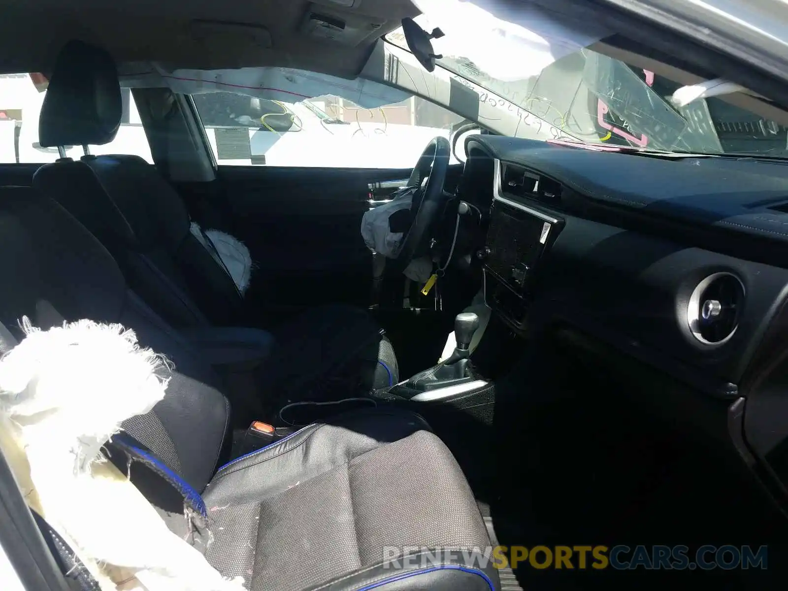 5 Photograph of a damaged car 5YFBURHEXKP880392 TOYOTA COROLLA 2019