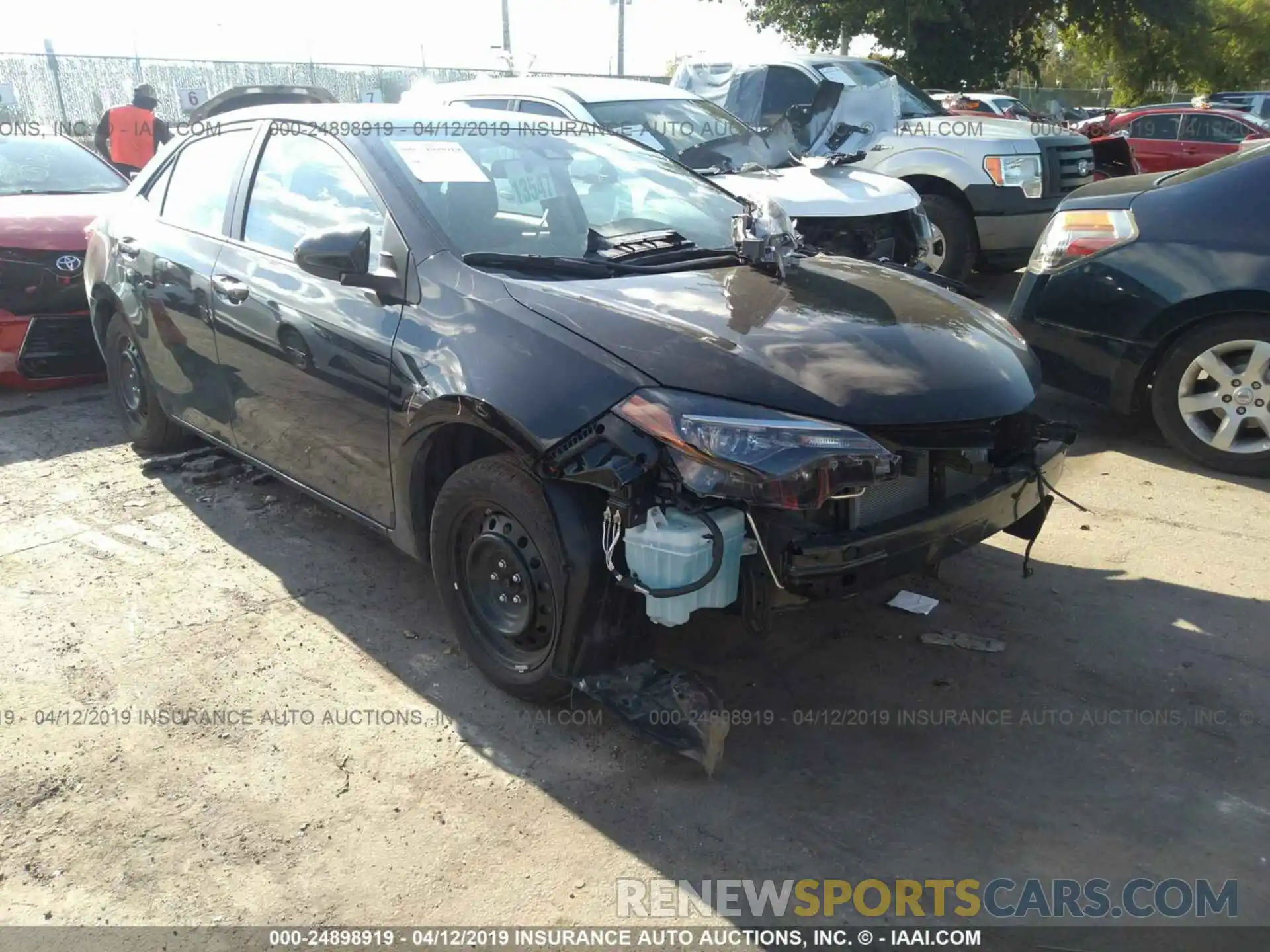 1 Photograph of a damaged car 5YFBURHEXKP881767 TOYOTA COROLLA 2019