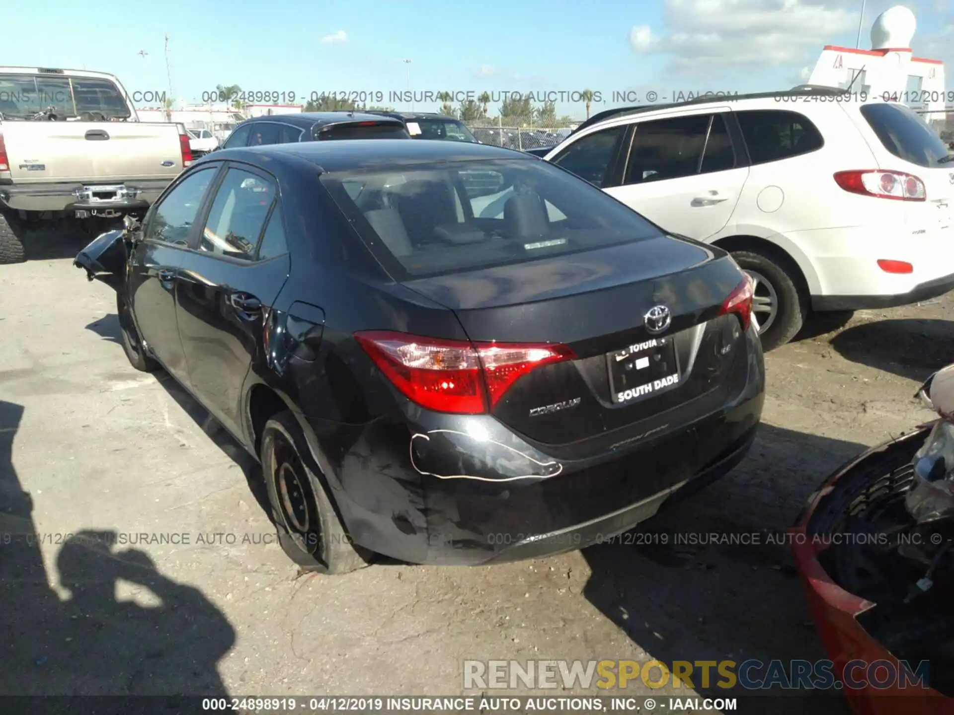 3 Photograph of a damaged car 5YFBURHEXKP881767 TOYOTA COROLLA 2019