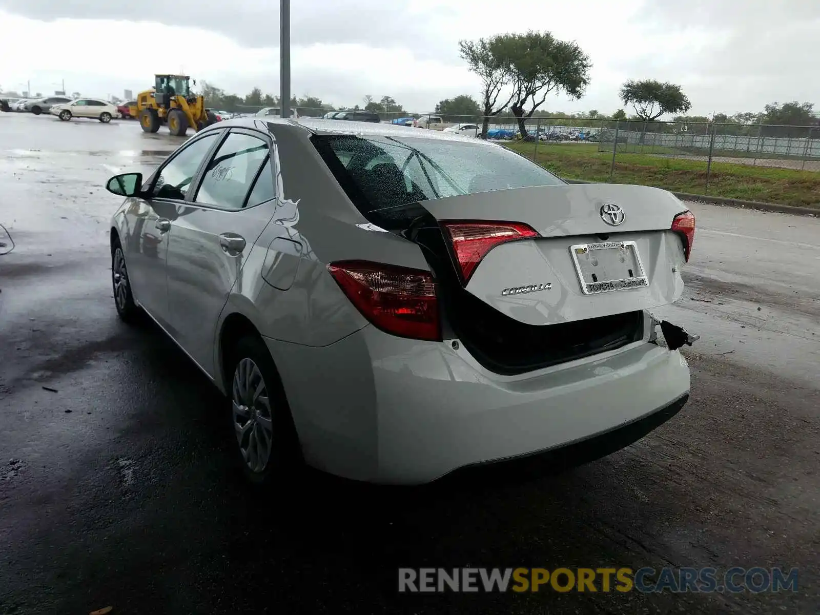 3 Photograph of a damaged car 5YFBURHEXKP881820 TOYOTA COROLLA 2019