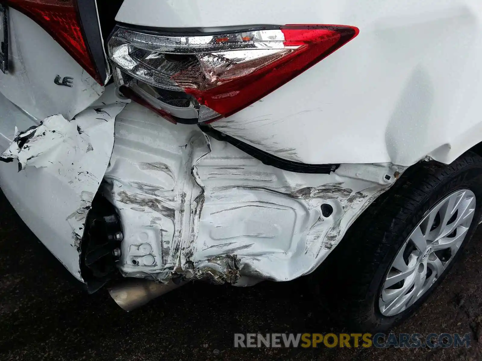 9 Photograph of a damaged car 5YFBURHEXKP881820 TOYOTA COROLLA 2019