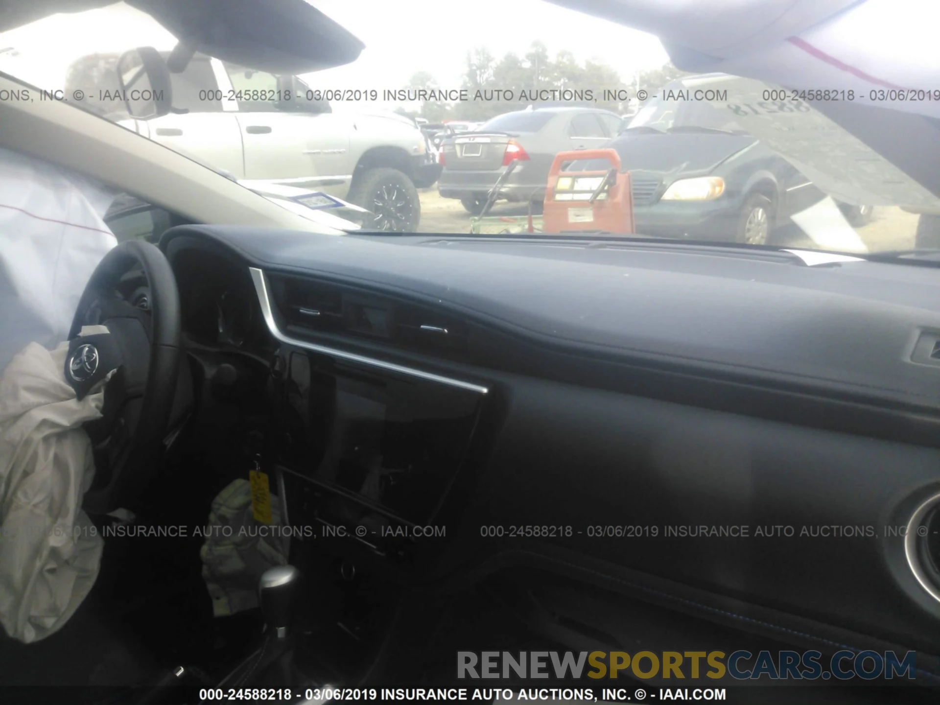 5 Photograph of a damaged car 5YFBURHEXKP882966 TOYOTA COROLLA 2019