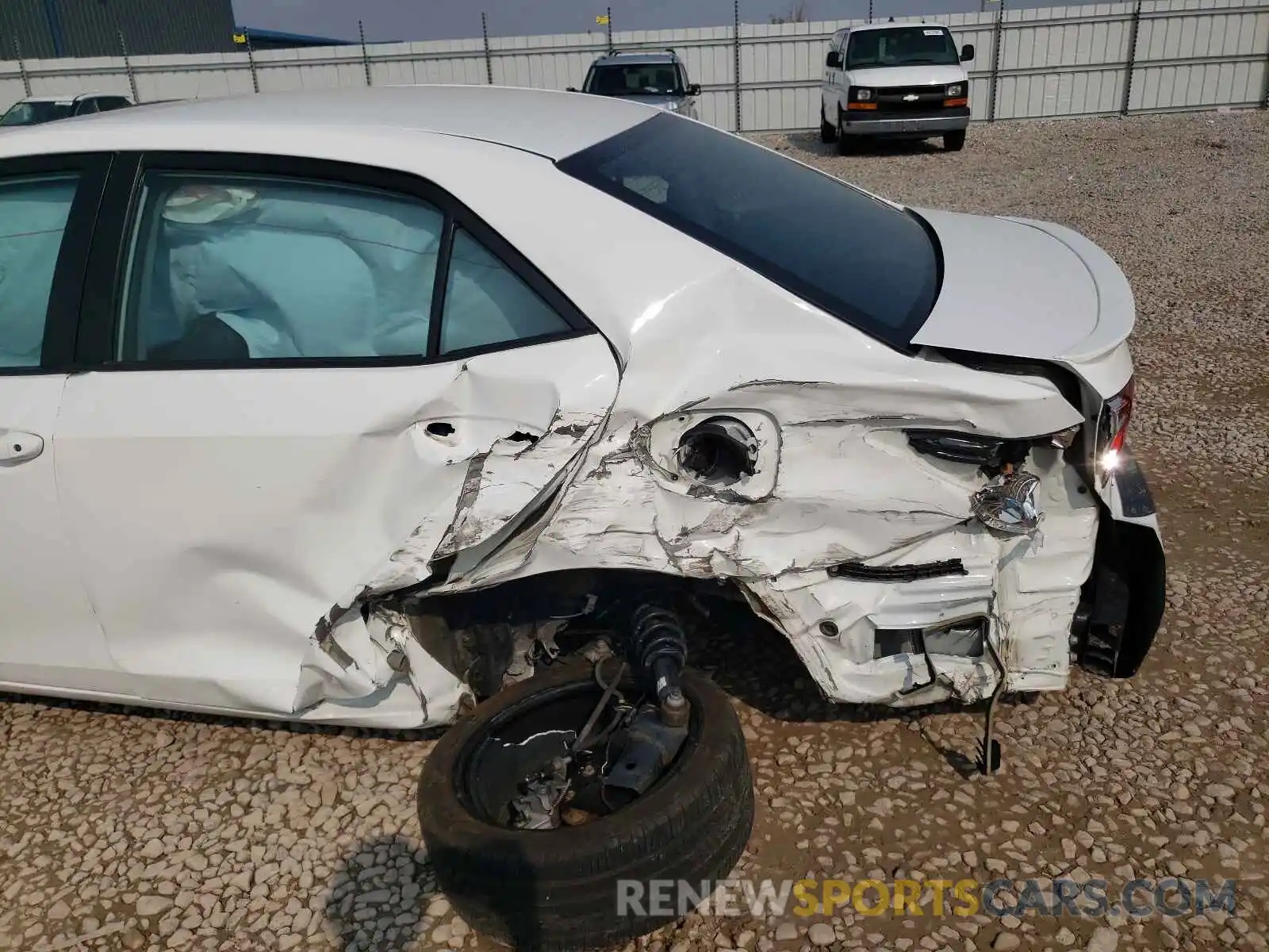 9 Photograph of a damaged car 5YFBURHEXKP883129 TOYOTA COROLLA 2019