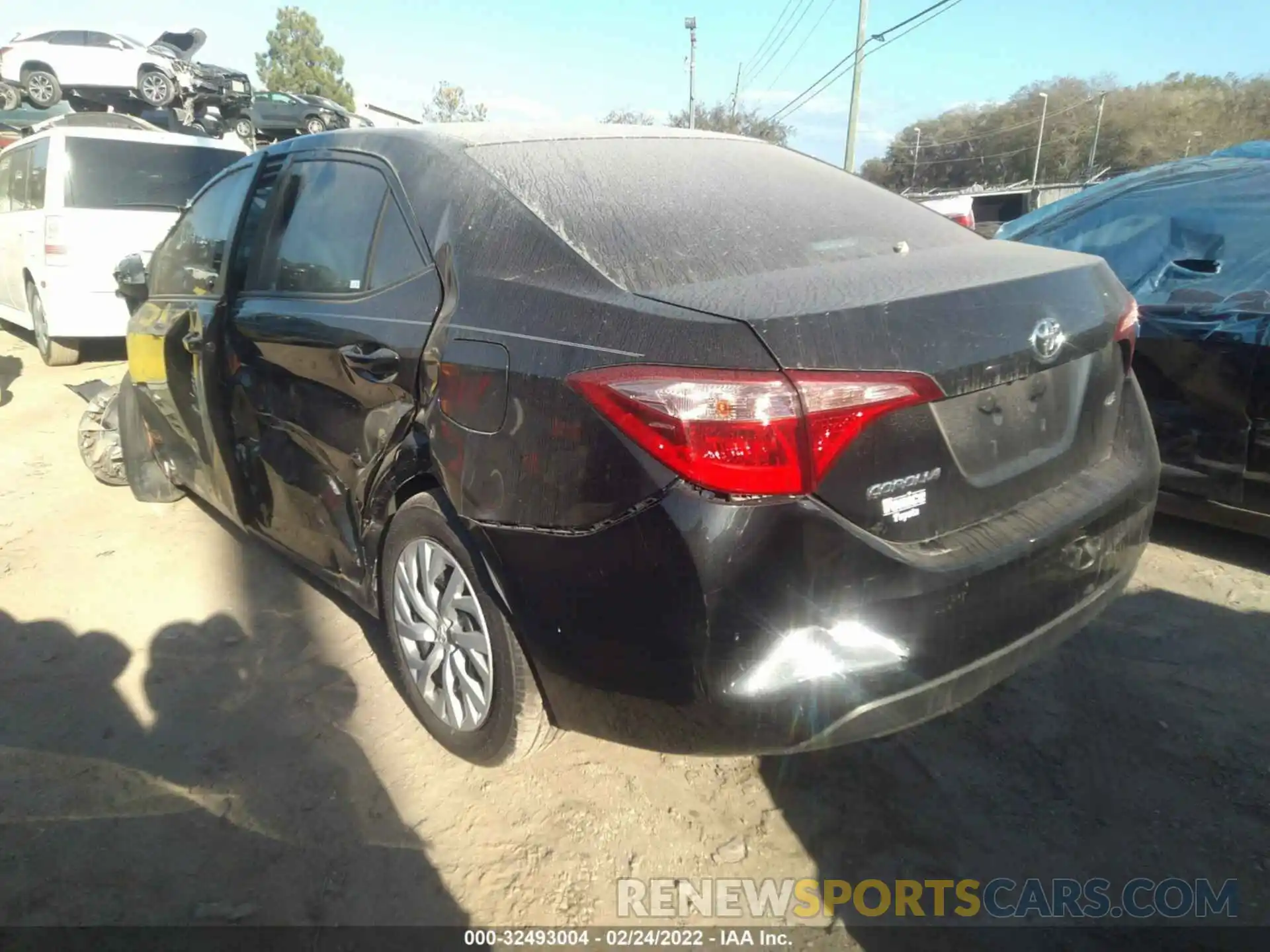 3 Photograph of a damaged car 5YFBURHEXKP883387 TOYOTA COROLLA 2019