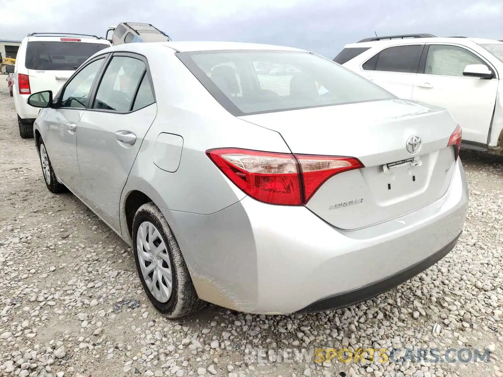 3 Photograph of a damaged car 5YFBURHEXKP883602 TOYOTA COROLLA 2019