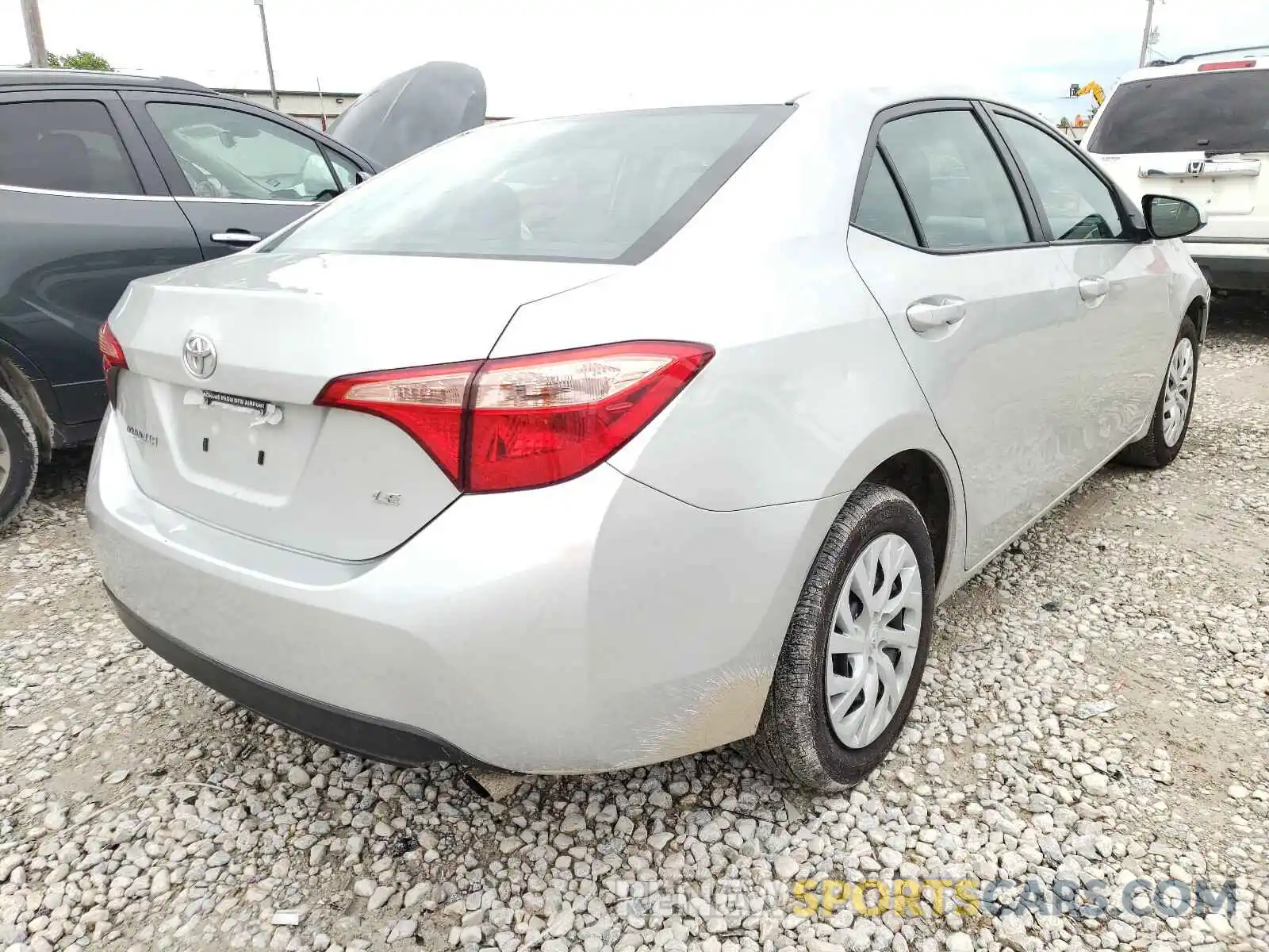 4 Photograph of a damaged car 5YFBURHEXKP883602 TOYOTA COROLLA 2019