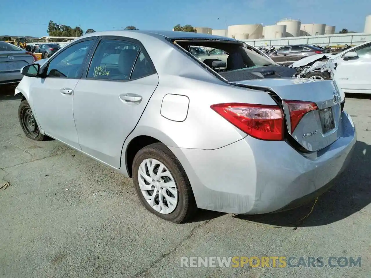 3 Photograph of a damaged car 5YFBURHEXKP883986 TOYOTA COROLLA 2019