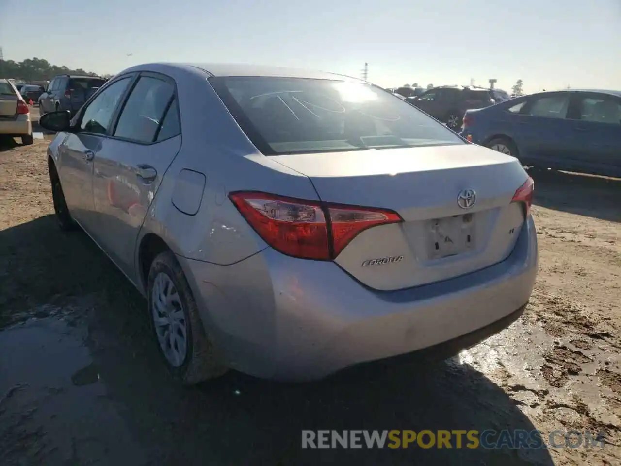 3 Photograph of a damaged car 5YFBURHEXKP884202 TOYOTA COROLLA 2019