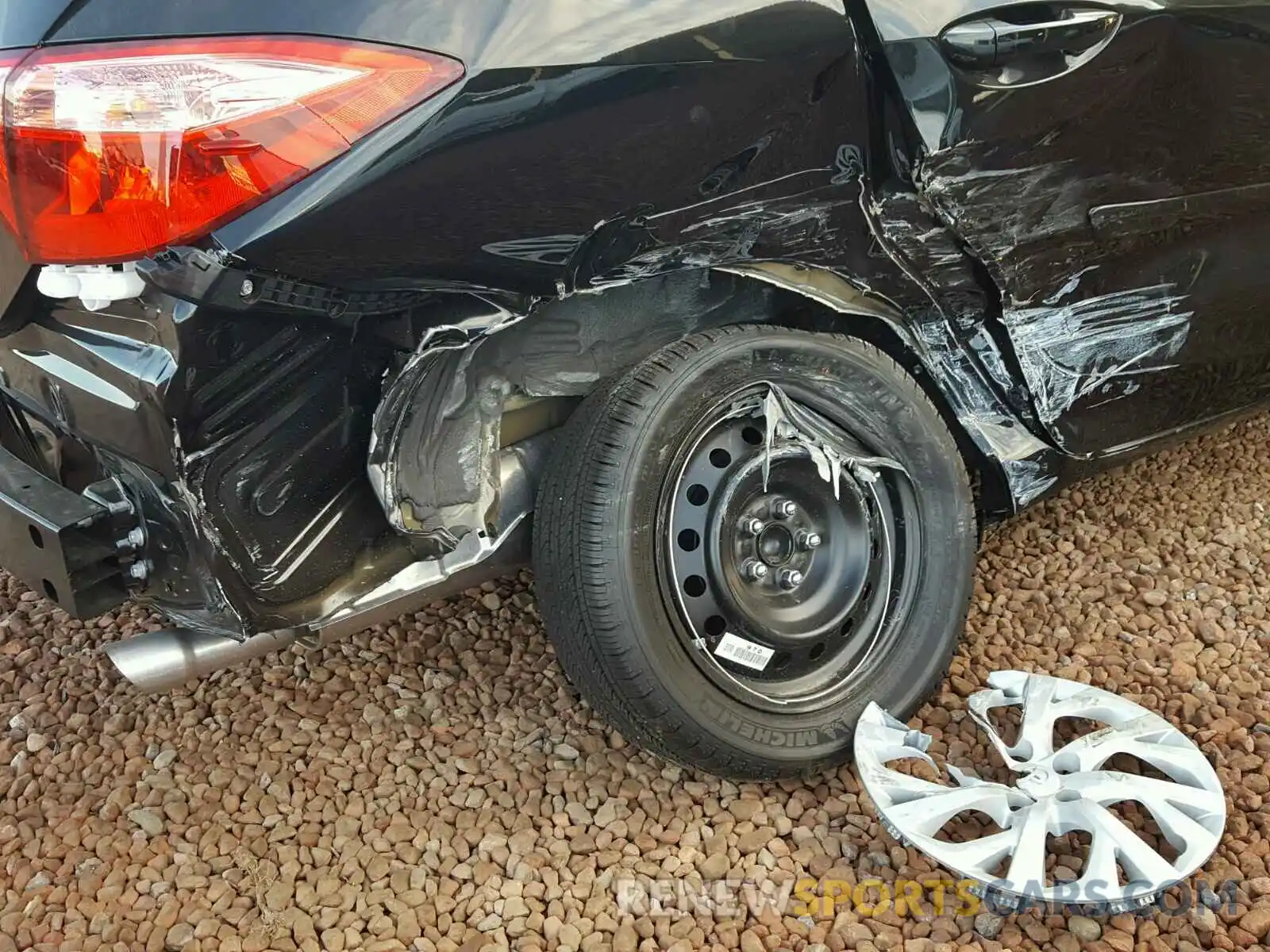 9 Photograph of a damaged car 5YFBURHEXKP884815 TOYOTA COROLLA 2019