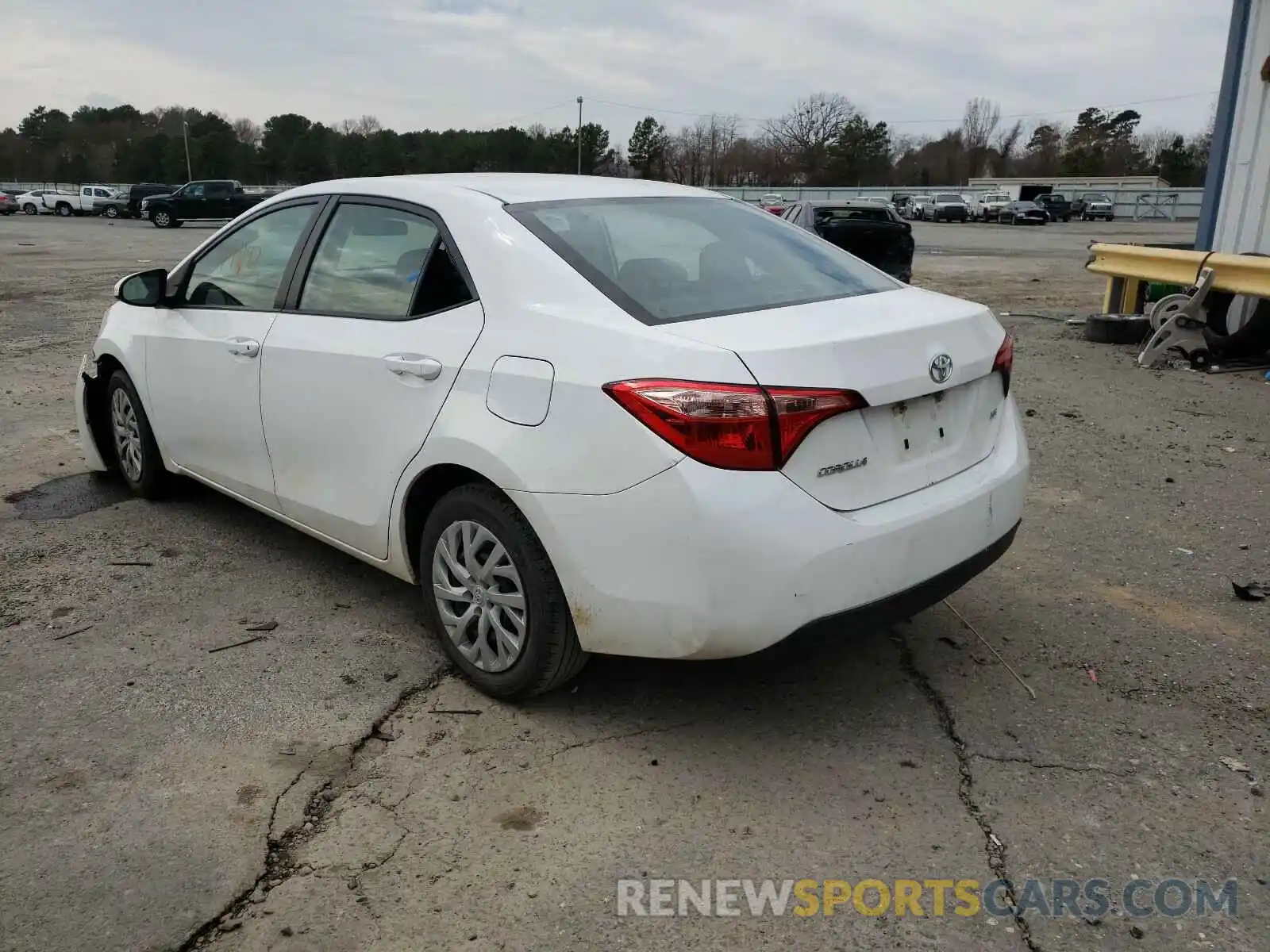 3 Photograph of a damaged car 5YFBURHEXKP885222 TOYOTA COROLLA 2019