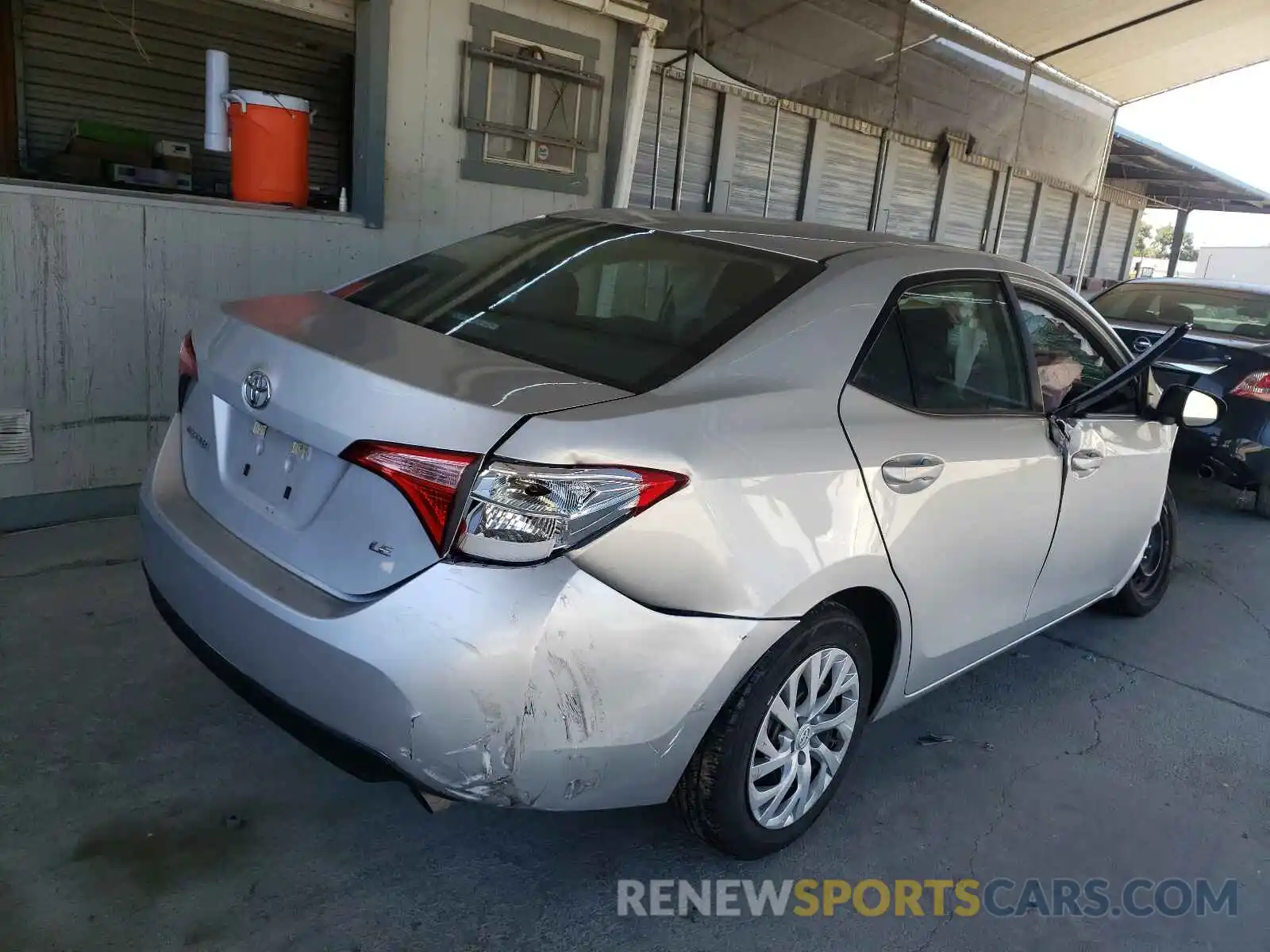 4 Photograph of a damaged car 5YFBURHEXKP885298 TOYOTA COROLLA 2019